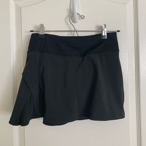 Lululemon black skirt *NEVER WORN*